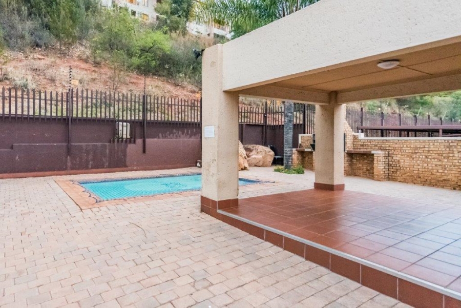 To Let 2 Bedroom Property for Rent in Constantia Kloof Gauteng