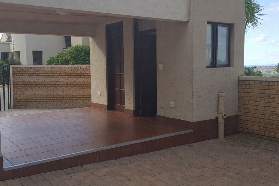 To Let 2 Bedroom Property for Rent in Constantia Kloof Gauteng