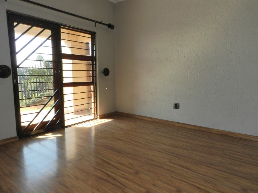 To Let 2 Bedroom Property for Rent in Constantia Kloof Gauteng