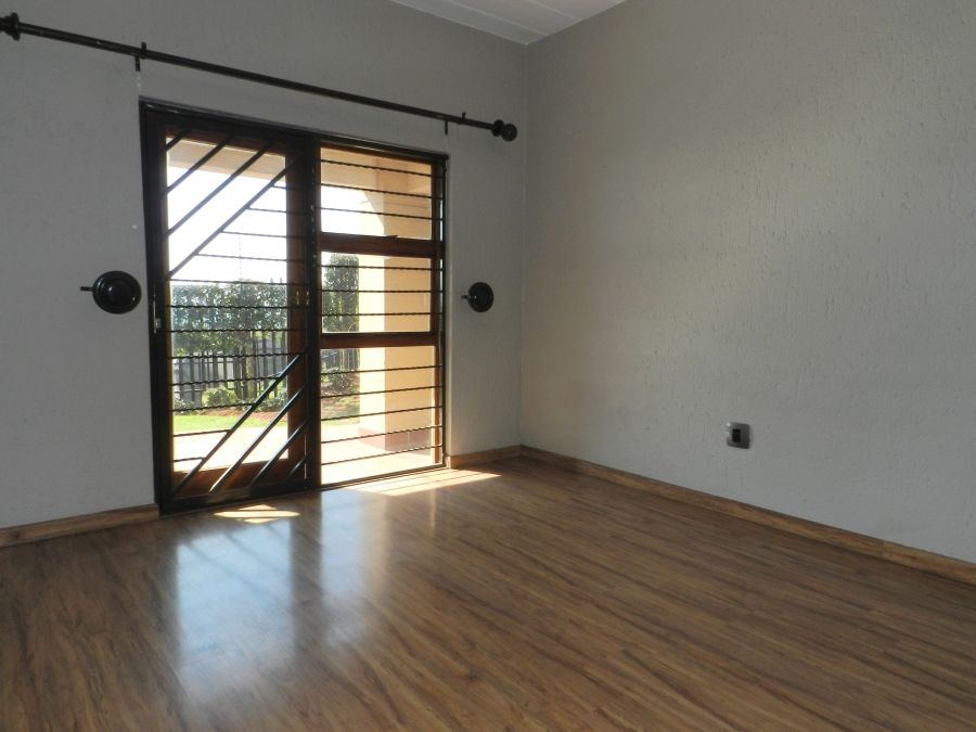 To Let 2 Bedroom Property for Rent in Constantia Kloof Gauteng