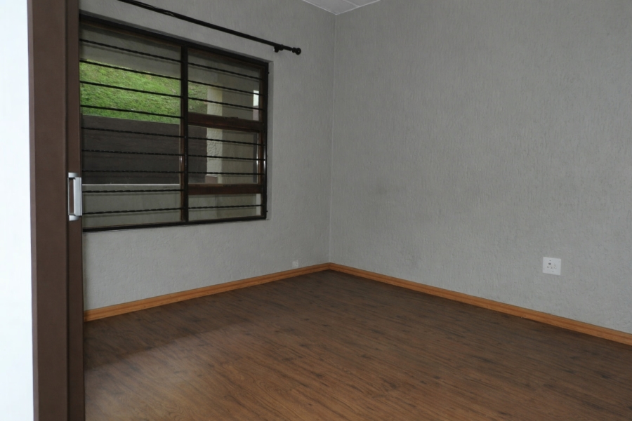 To Let 2 Bedroom Property for Rent in Constantia Kloof Gauteng