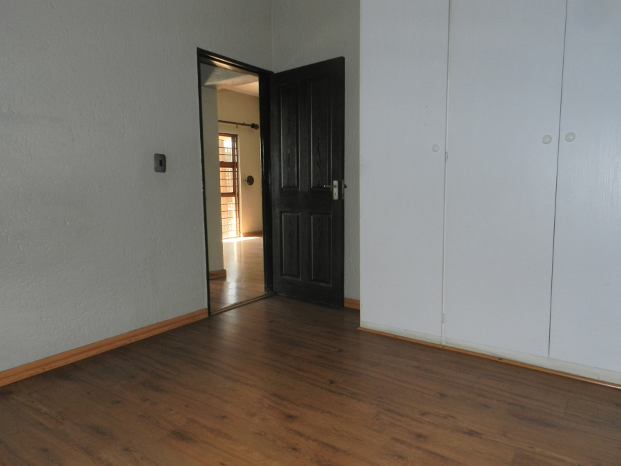 To Let 2 Bedroom Property for Rent in Constantia Kloof Gauteng