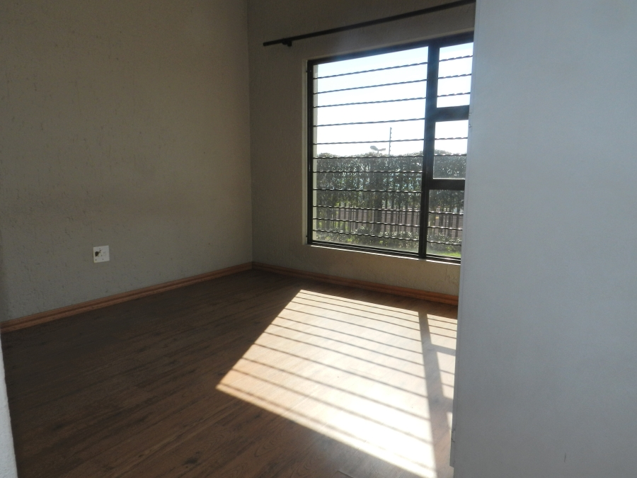 To Let 2 Bedroom Property for Rent in Constantia Kloof Gauteng