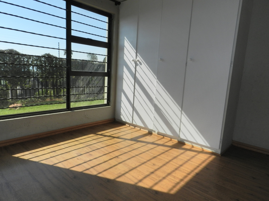 To Let 2 Bedroom Property for Rent in Constantia Kloof Gauteng