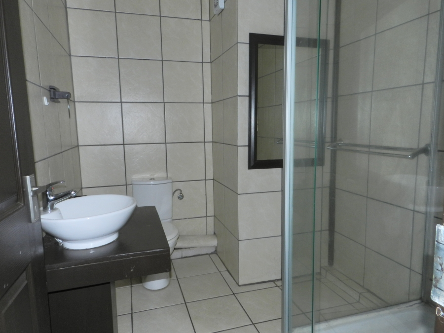 To Let 2 Bedroom Property for Rent in Constantia Kloof Gauteng