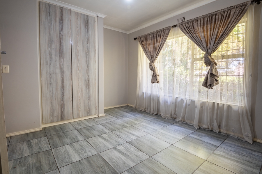 4 Bedroom Property for Sale in Birchleigh North Gauteng