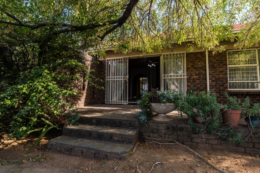 4 Bedroom Property for Sale in Birchleigh North Gauteng