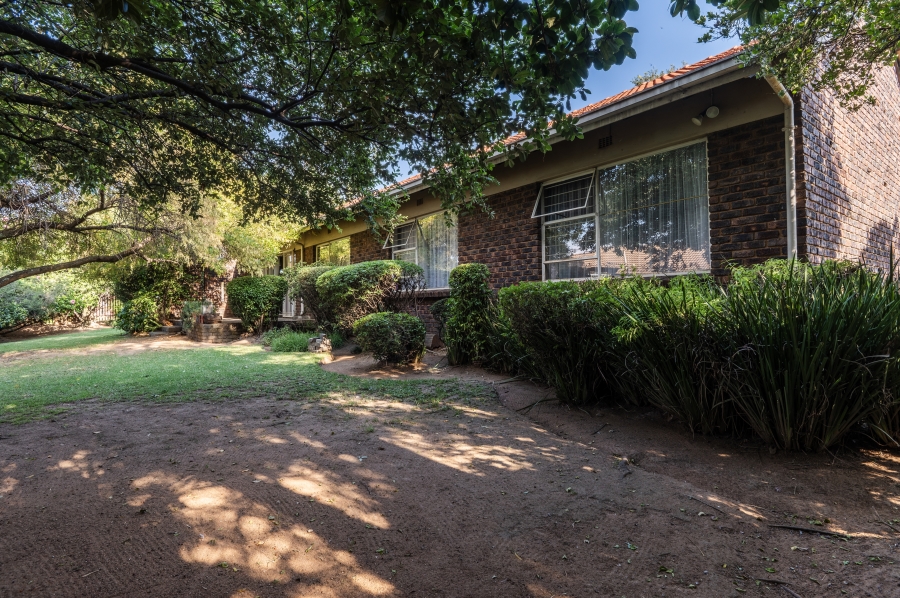 4 Bedroom Property for Sale in Birchleigh North Gauteng