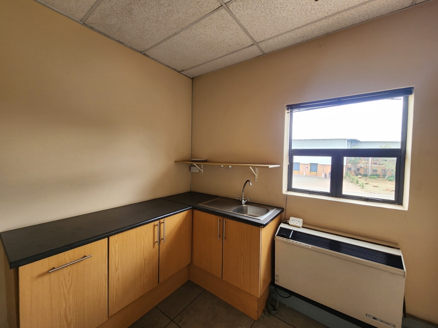 To Let Commercial Property for Rent in Rosslyn Industrial Gauteng