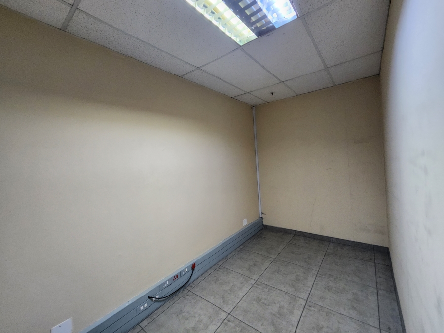 To Let Commercial Property for Rent in Rosslyn Industrial Gauteng