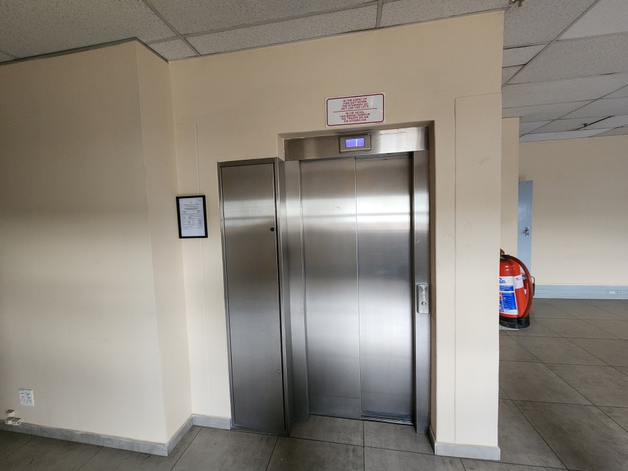 To Let Commercial Property for Rent in Rosslyn Industrial Gauteng