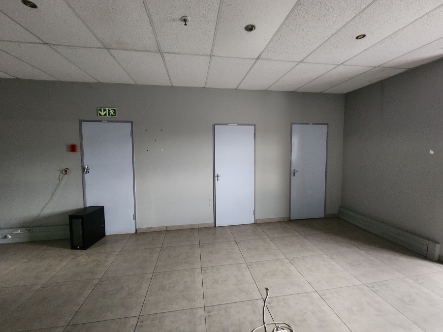 To Let Commercial Property for Rent in Rosslyn Industrial Gauteng