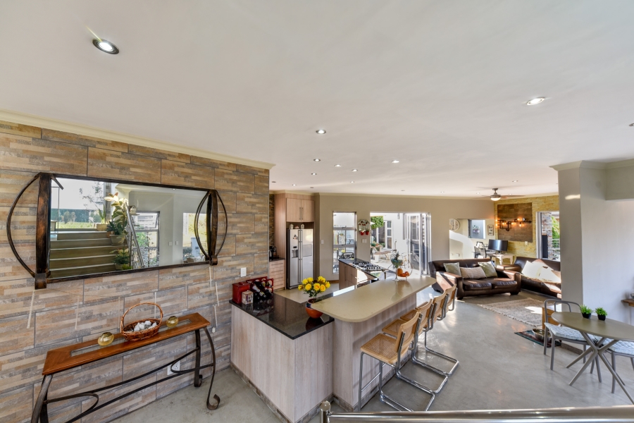 5 Bedroom Property for Sale in Blue Valley Golf Estate Gauteng