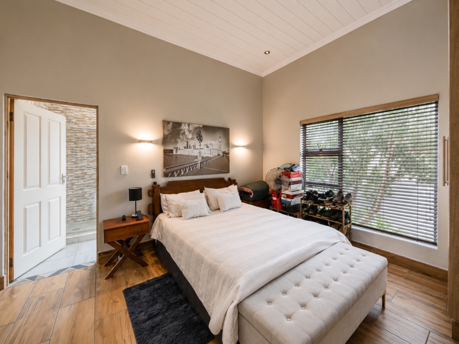 5 Bedroom Property for Sale in Blue Valley Golf Estate Gauteng
