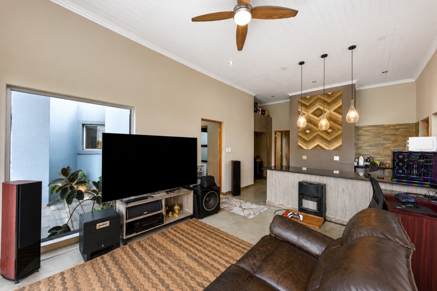 5 Bedroom Property for Sale in Blue Valley Golf Estate Gauteng