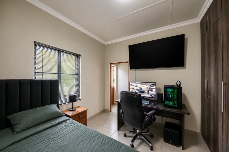 5 Bedroom Property for Sale in Blue Valley Golf Estate Gauteng