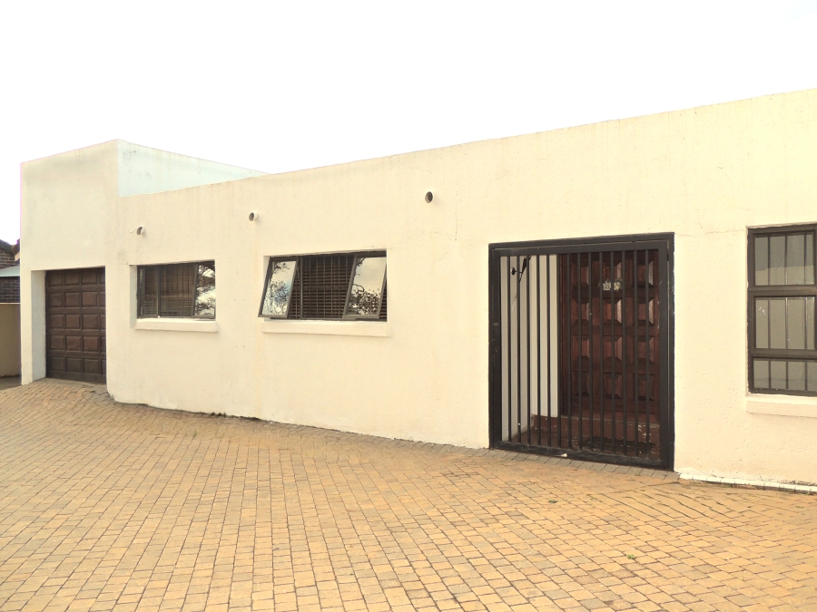 4 Bedroom Property for Sale in Strubensvallei Gauteng