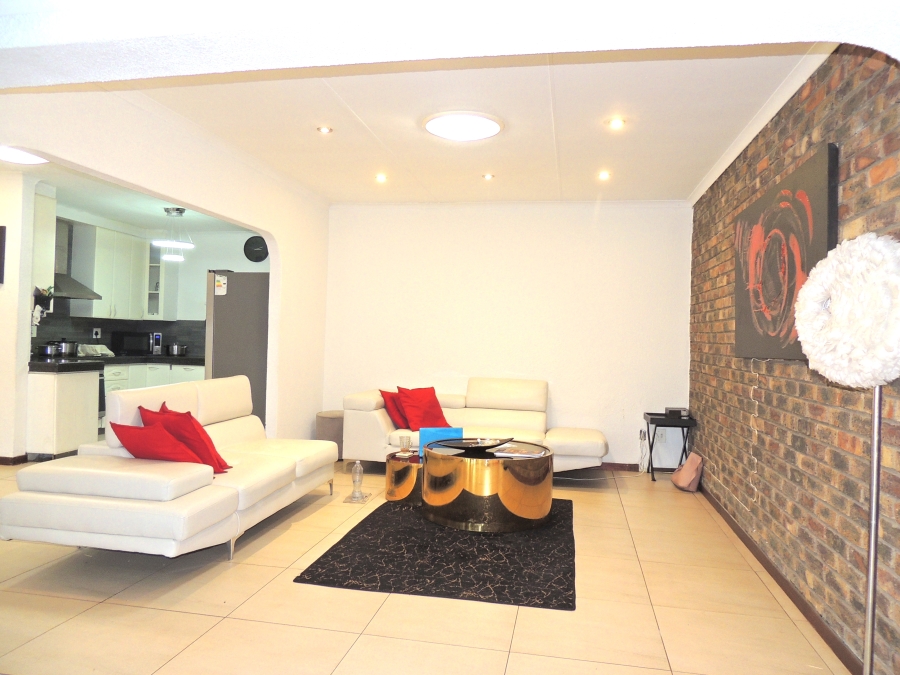 4 Bedroom Property for Sale in Strubensvallei Gauteng