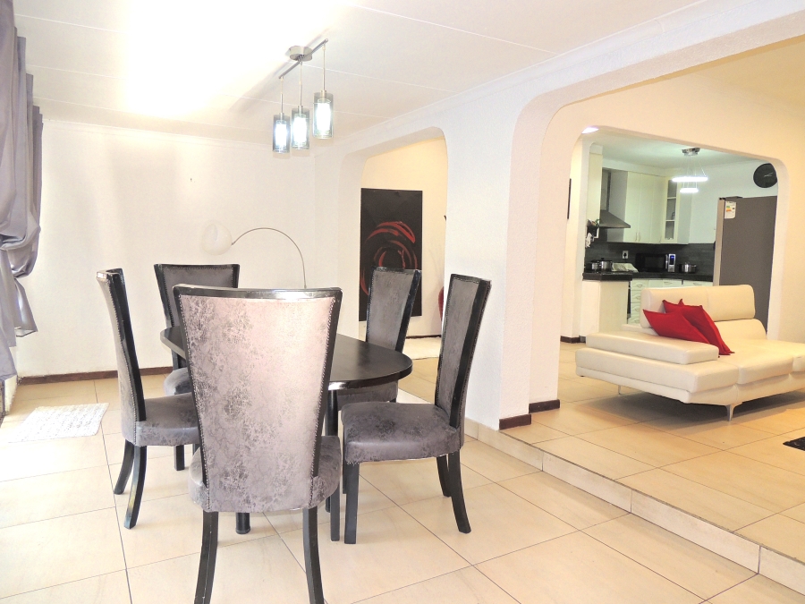 4 Bedroom Property for Sale in Strubensvallei Gauteng