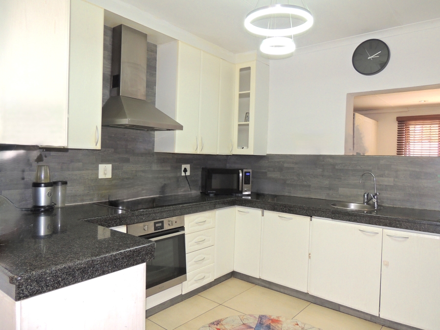 4 Bedroom Property for Sale in Strubensvallei Gauteng