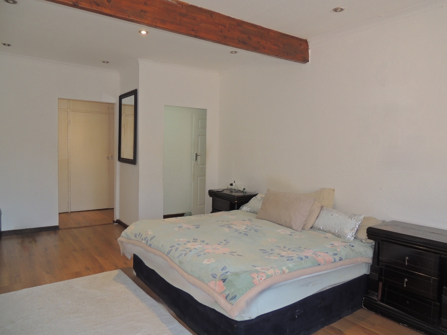 4 Bedroom Property for Sale in Strubensvallei Gauteng