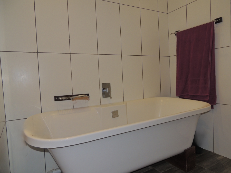 4 Bedroom Property for Sale in Strubensvallei Gauteng