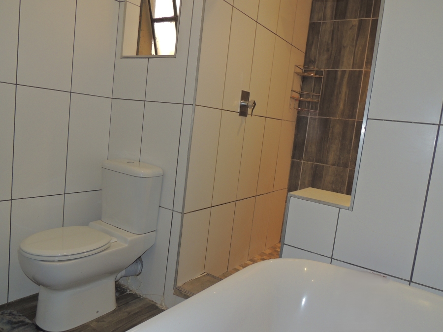 4 Bedroom Property for Sale in Strubensvallei Gauteng