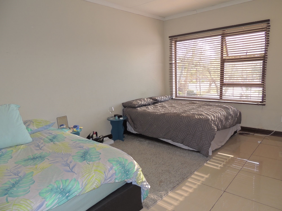 4 Bedroom Property for Sale in Strubensvallei Gauteng