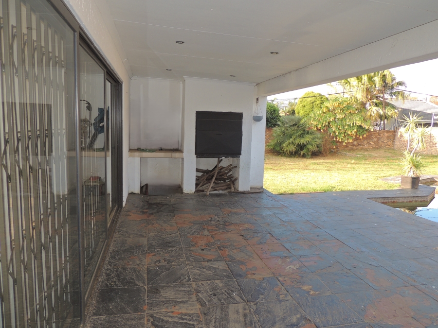 4 Bedroom Property for Sale in Strubensvallei Gauteng