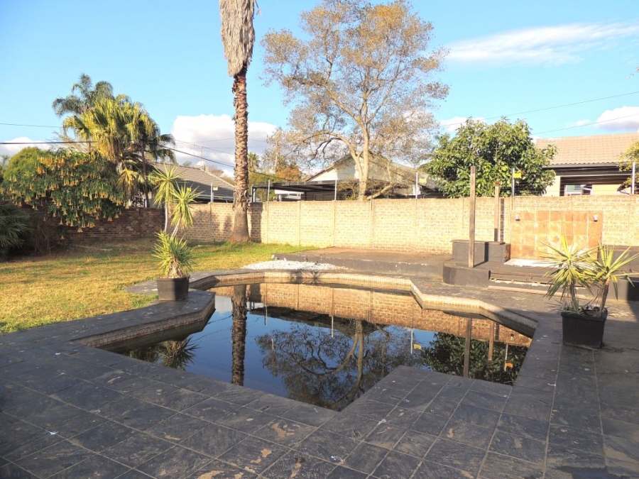 4 Bedroom Property for Sale in Strubensvallei Gauteng