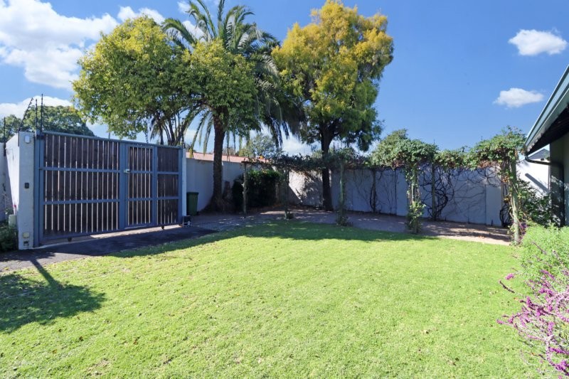 To Let Commercial Property for Rent in Parkmore Gauteng