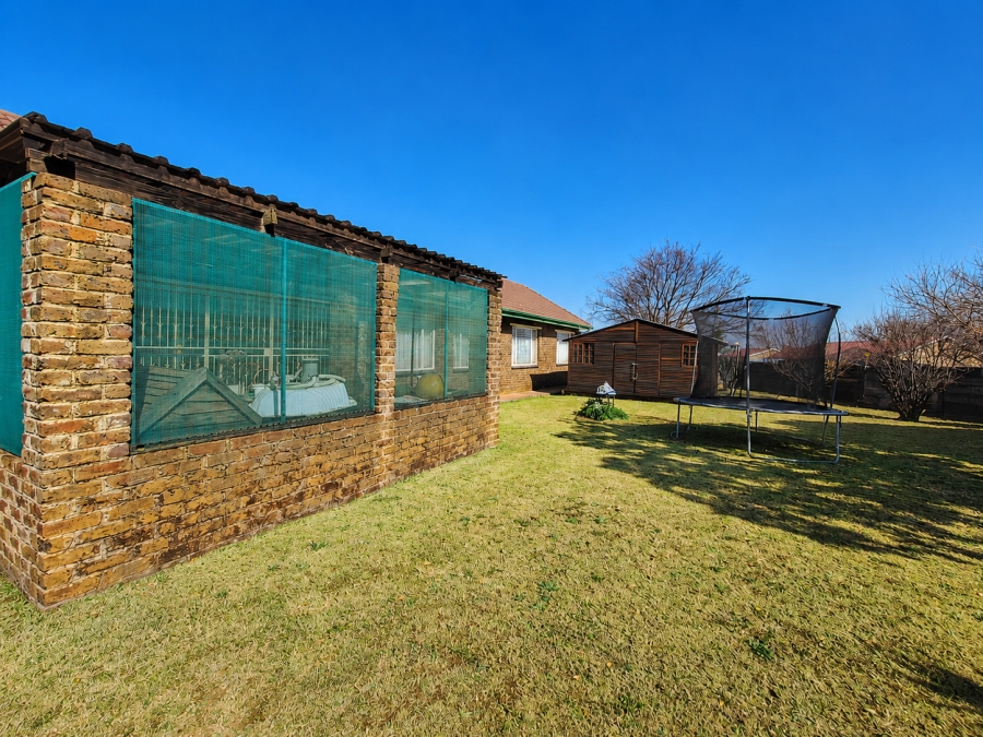 4 Bedroom Property for Sale in Rensburg Gauteng