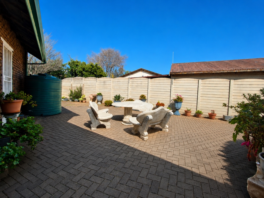 4 Bedroom Property for Sale in Rensburg Gauteng