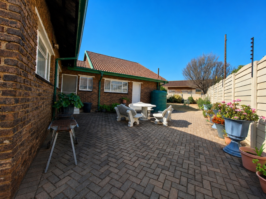 4 Bedroom Property for Sale in Rensburg Gauteng
