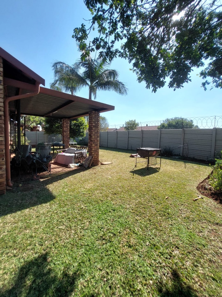 3 Bedroom Property for Sale in Annlin Gauteng