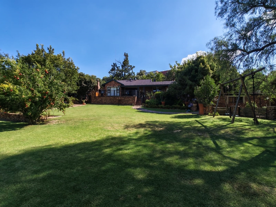 4 Bedroom Property for Sale in Vaaloewer Gauteng