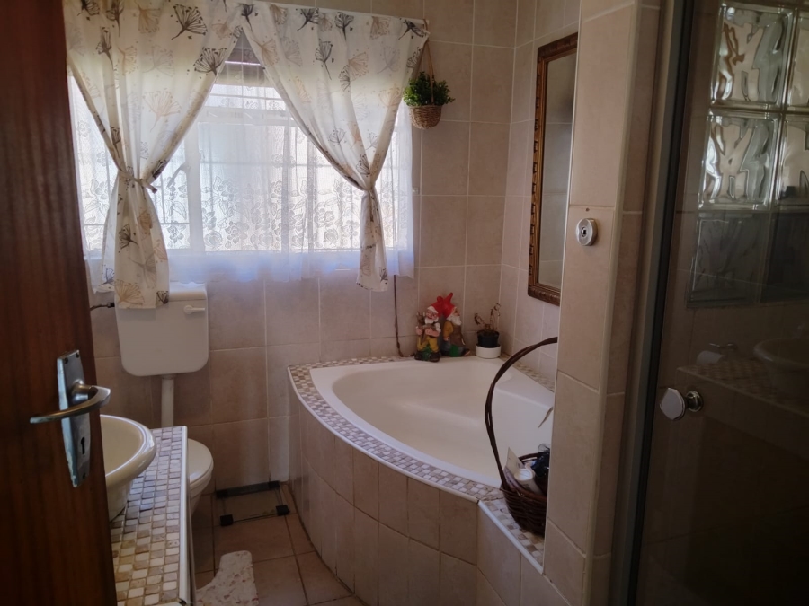 3 Bedroom Property for Sale in Birch Acres Gauteng