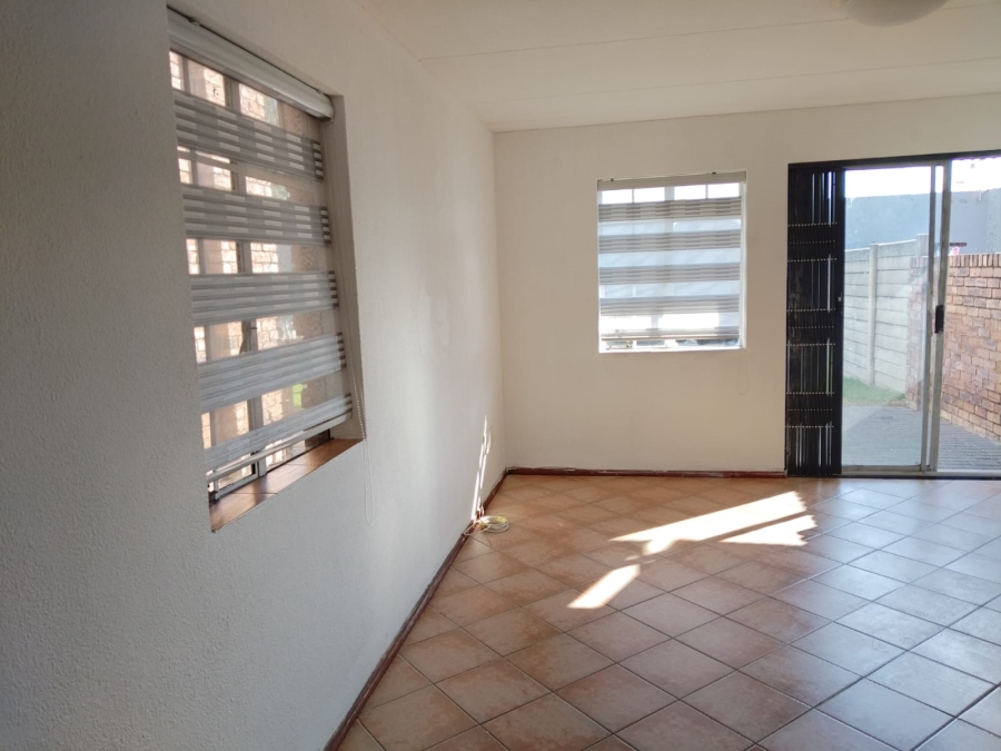 2 Bedroom Property for Sale in Edleen Gauteng