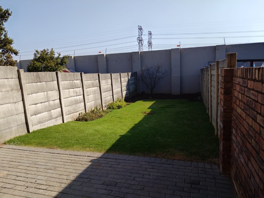 2 Bedroom Property for Sale in Edleen Gauteng