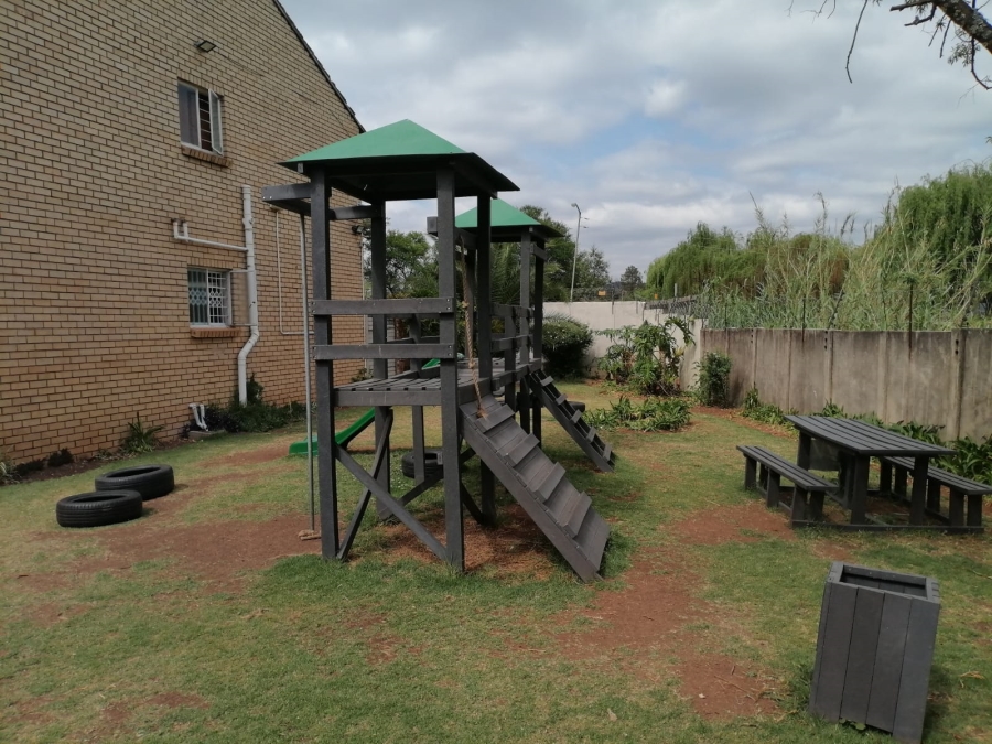 To Let 1 Bedroom Property for Rent in Willow Park Manor Gauteng