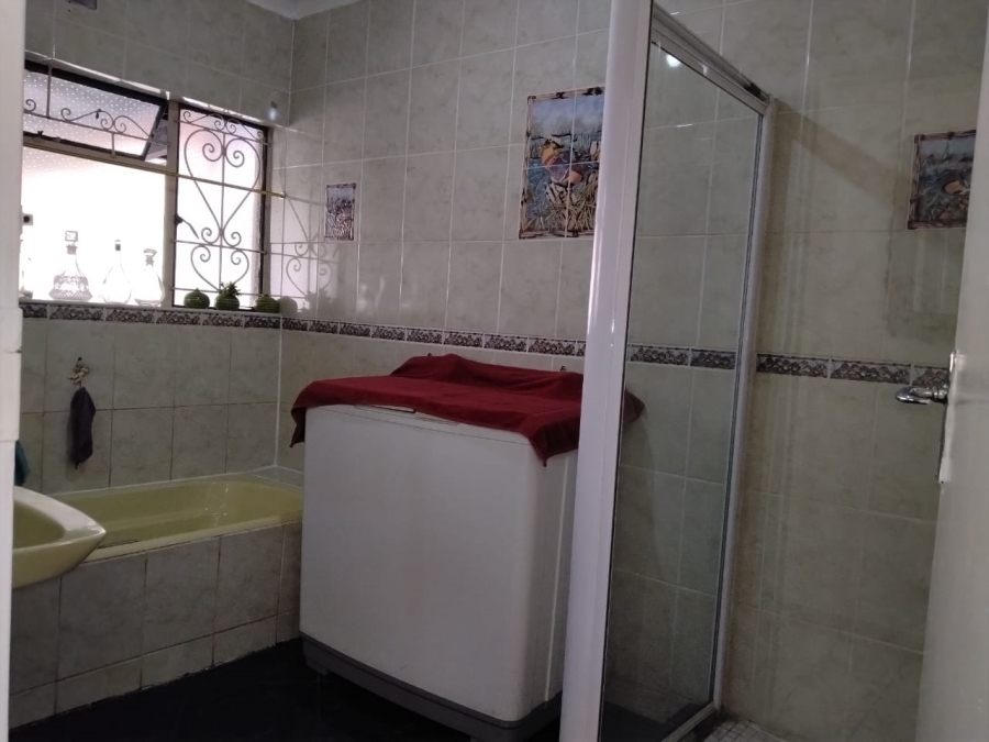 5 Bedroom Property for Sale in Dalpark Gauteng