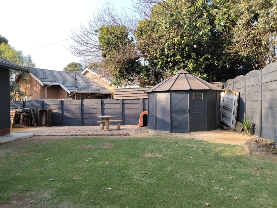 5 Bedroom Property for Sale in Dalpark Gauteng