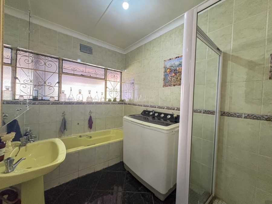 5 Bedroom Property for Sale in Dalpark Gauteng