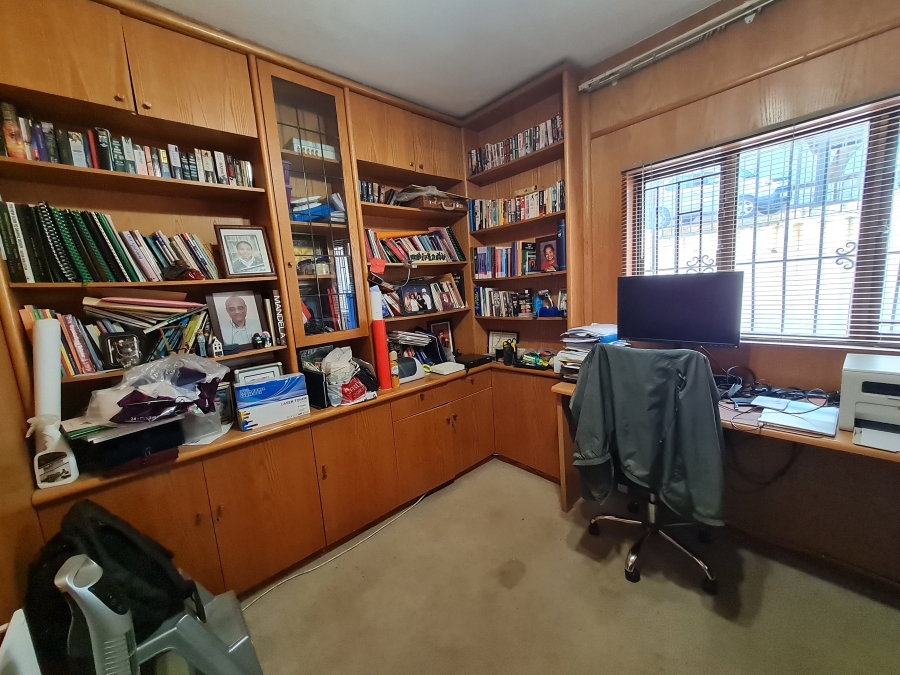 5 Bedroom Property for Sale in Northcliff Gauteng