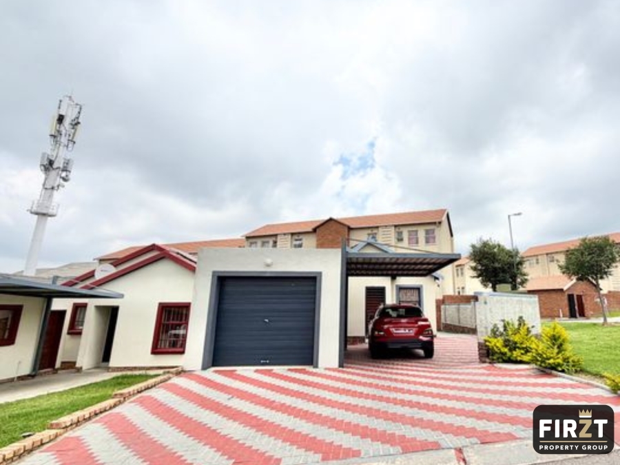 2 Bedroom Property for Sale in Kosmosdal Gauteng