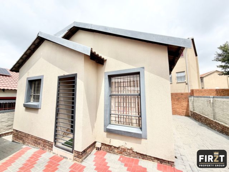 2 Bedroom Property for Sale in Kosmosdal Gauteng