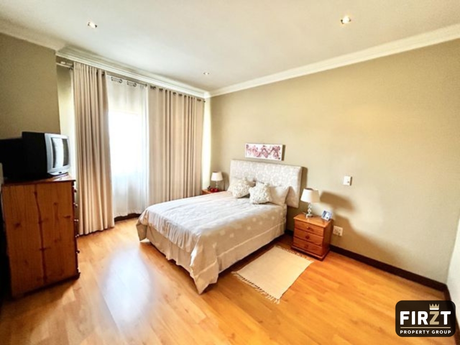 5 Bedroom Property for Sale in Blue Valley Golf Estate Gauteng