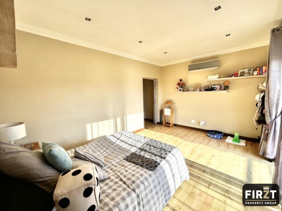 5 Bedroom Property for Sale in Blue Valley Golf Estate Gauteng