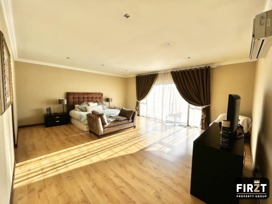 5 Bedroom Property for Sale in Blue Valley Golf Estate Gauteng