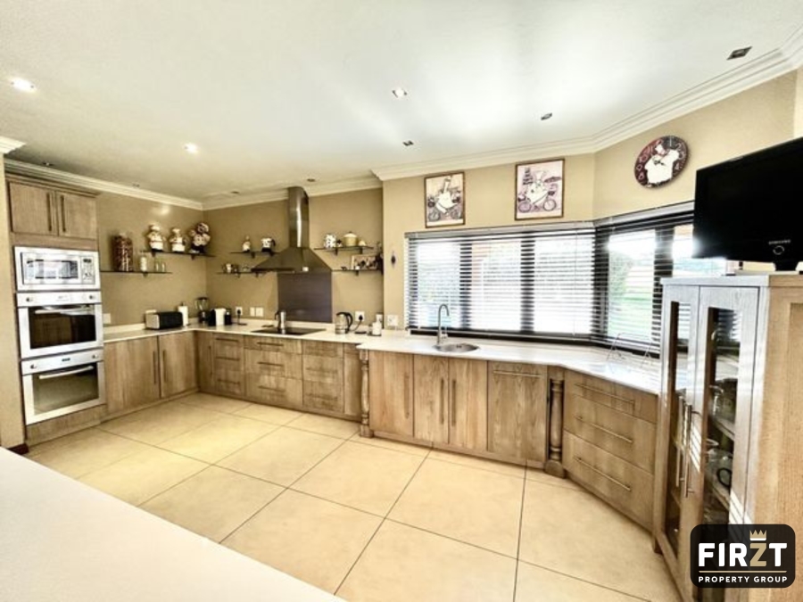 5 Bedroom Property for Sale in Blue Valley Golf Estate Gauteng